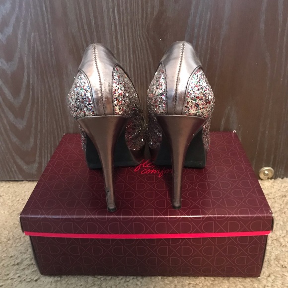 Glittery silver pumps! - Picture 3 of 4